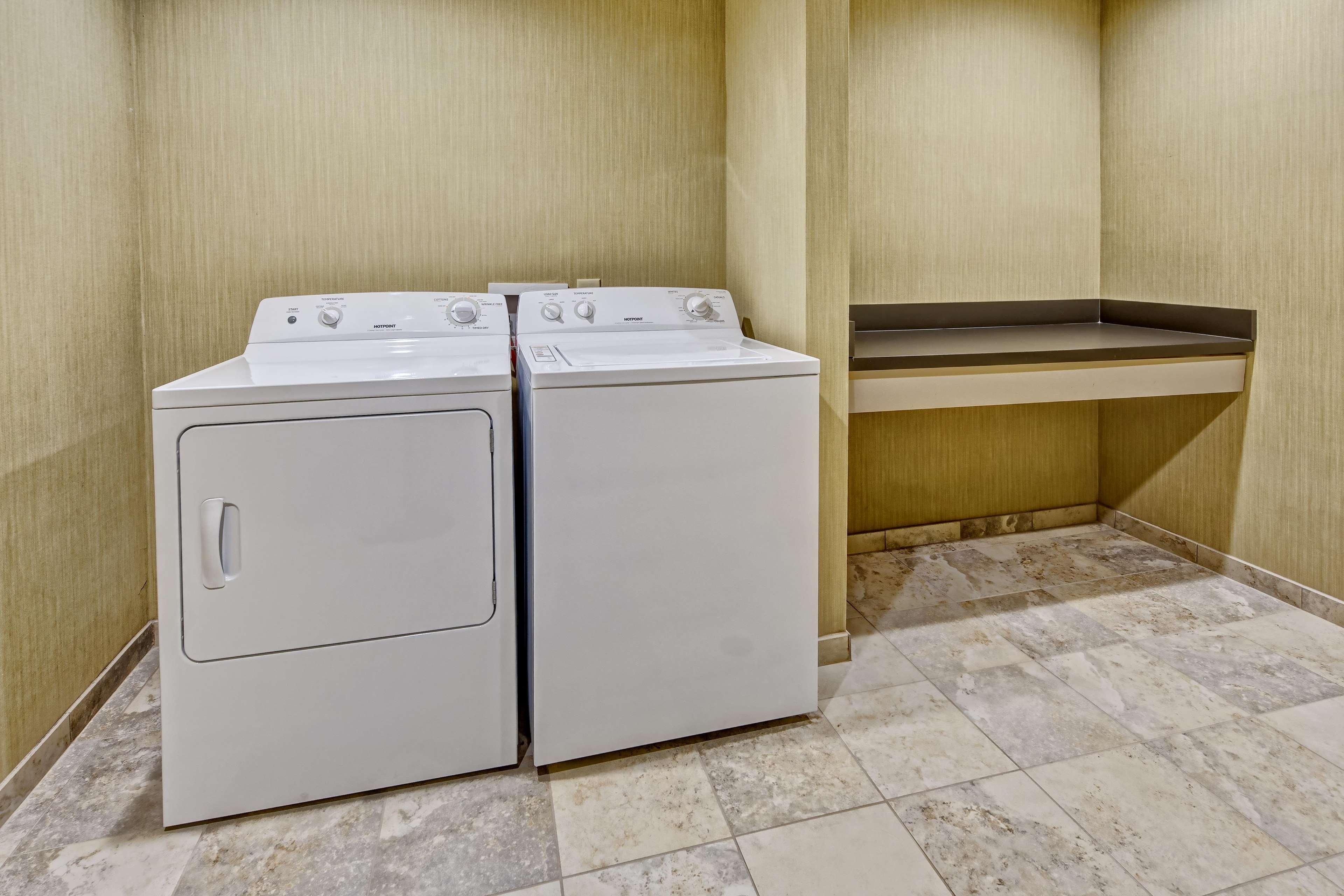 Hampton Inn Indianola Экстерьер фото