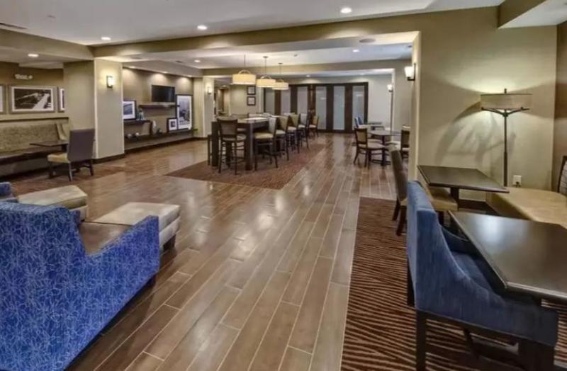Hampton Inn Indianola Экстерьер фото